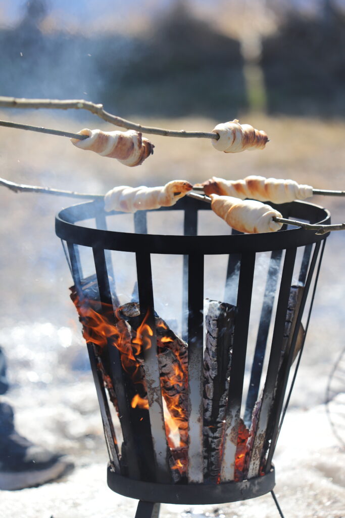 Buns on an open fire, baked on a stick.